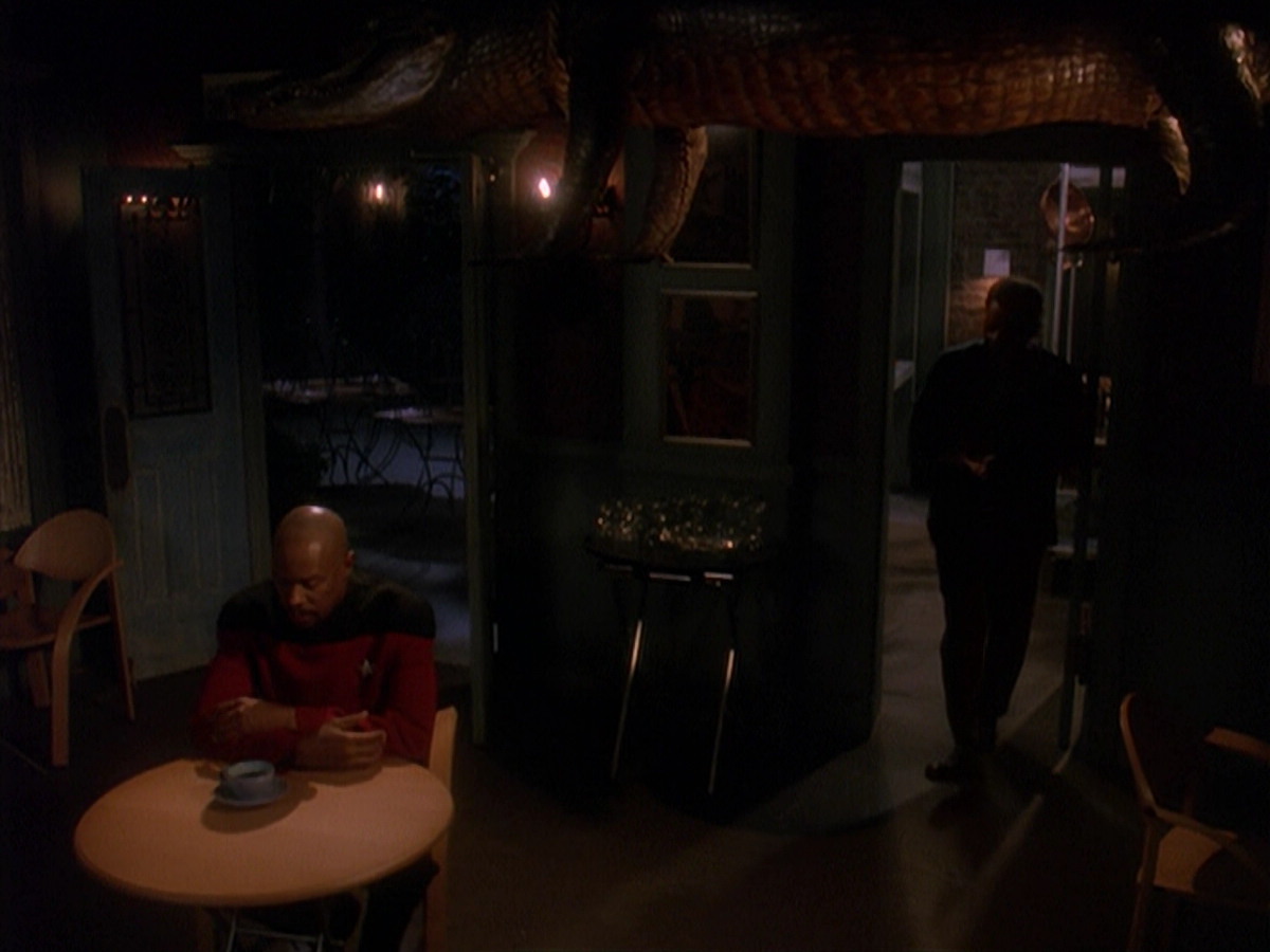 extant_StarTrek_DS9_4x12-ParadiseLost_01975.jpg