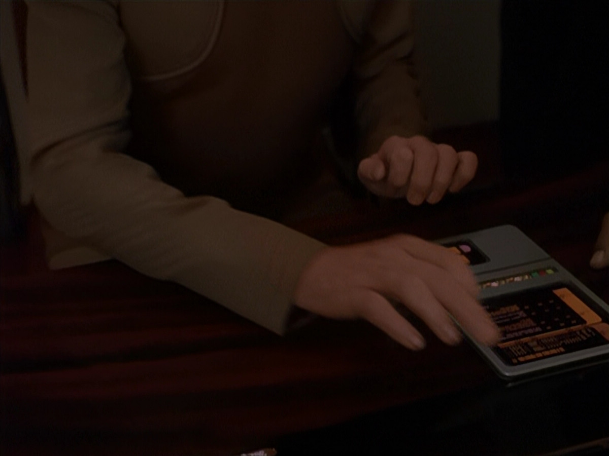 extant_StarTrek_DS9_4x12-ParadiseLost_02178.jpg