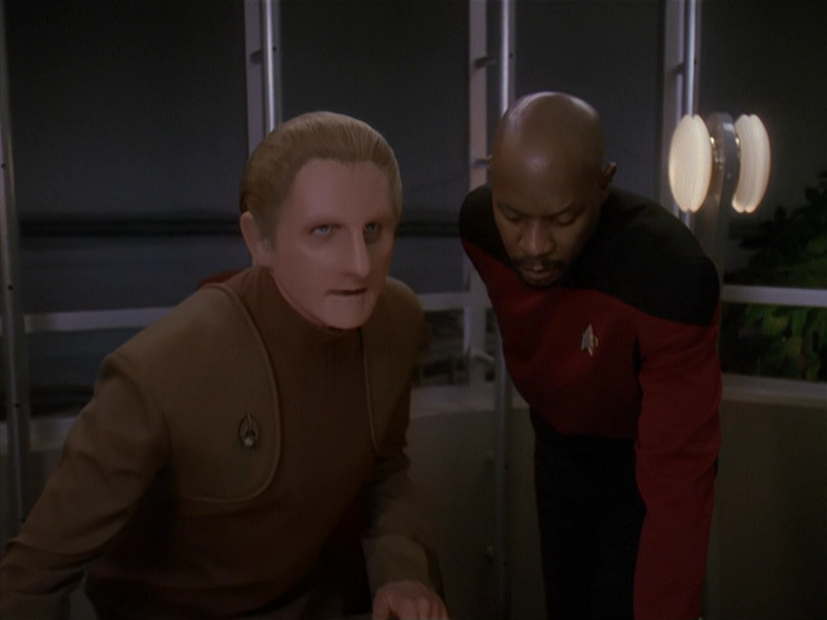 extant_StarTrek_DS9_4x12-ParadiseLost_02186.jpg