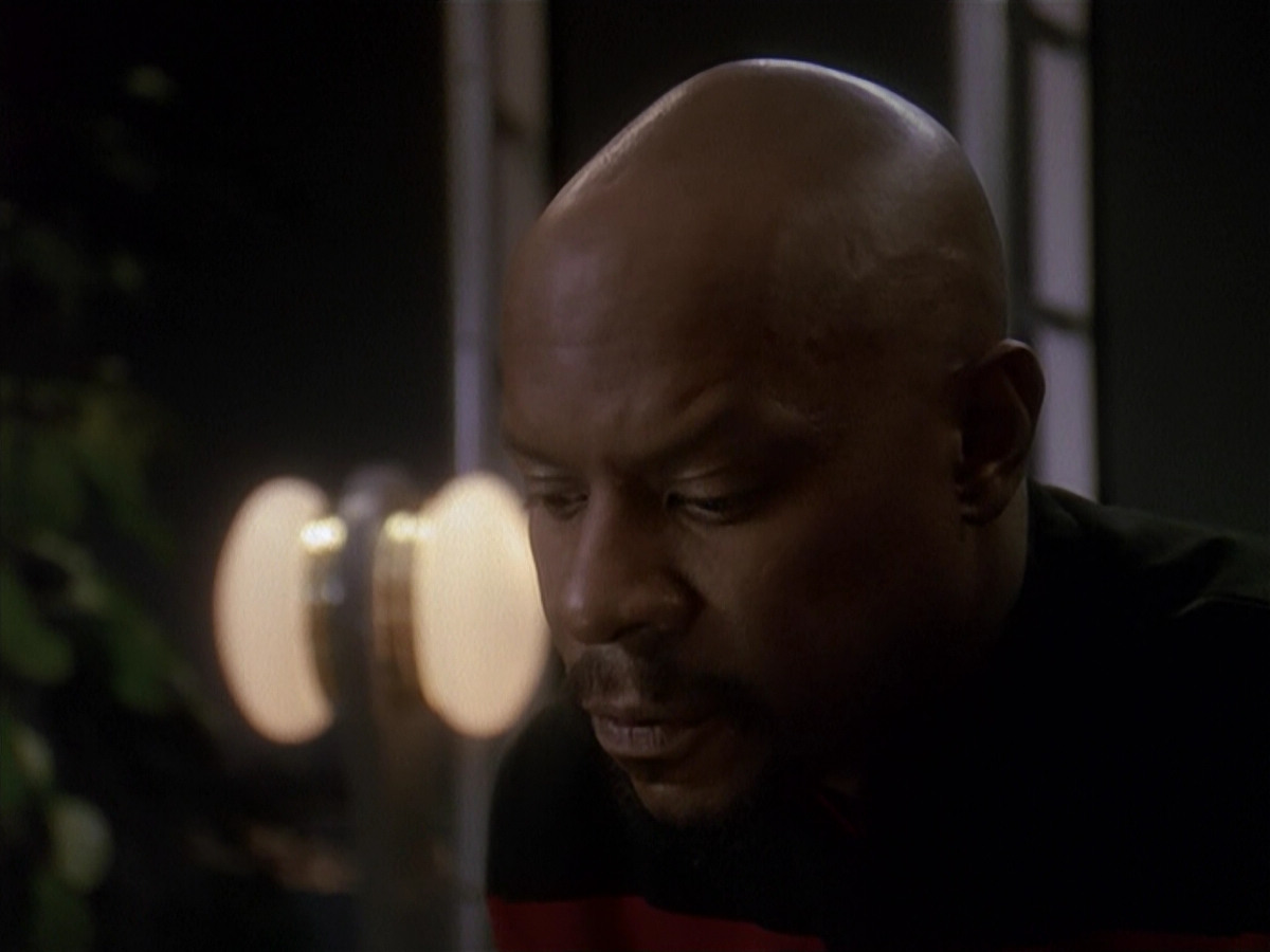 extant_StarTrek_DS9_4x12-ParadiseLost_02235.jpg