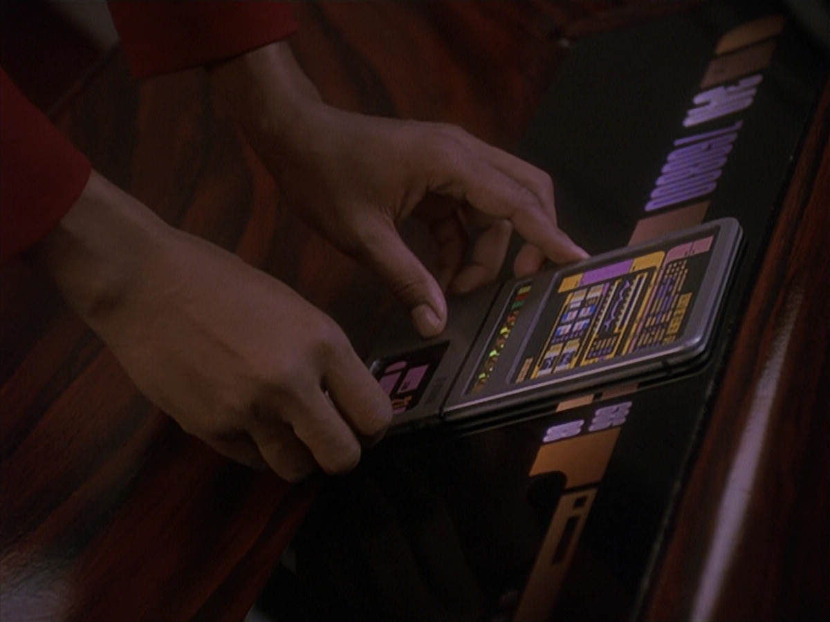 extant_StarTrek_DS9_4x12-ParadiseLost_02272.jpg