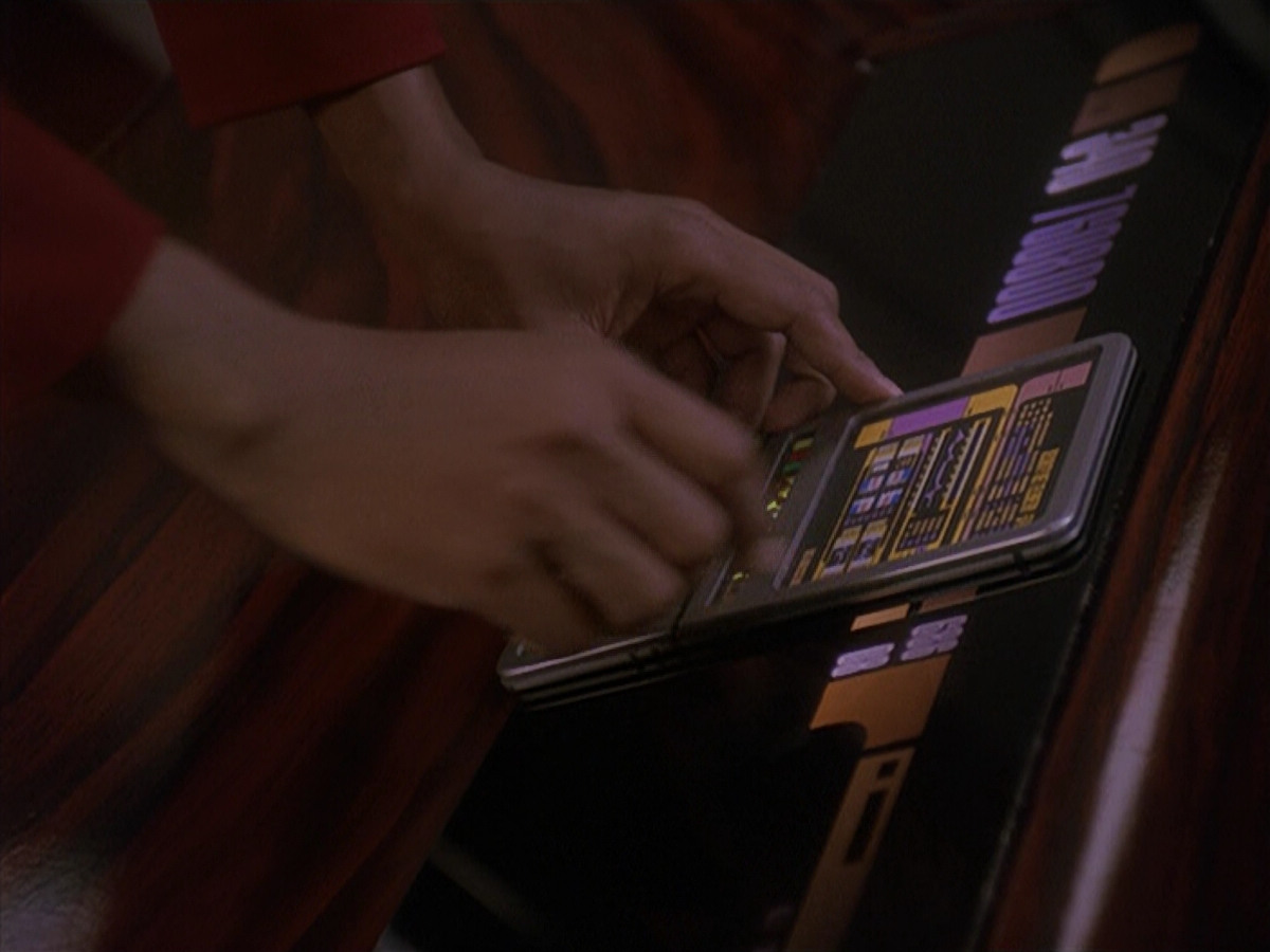 extant_StarTrek_DS9_4x12-ParadiseLost_02274.jpg
