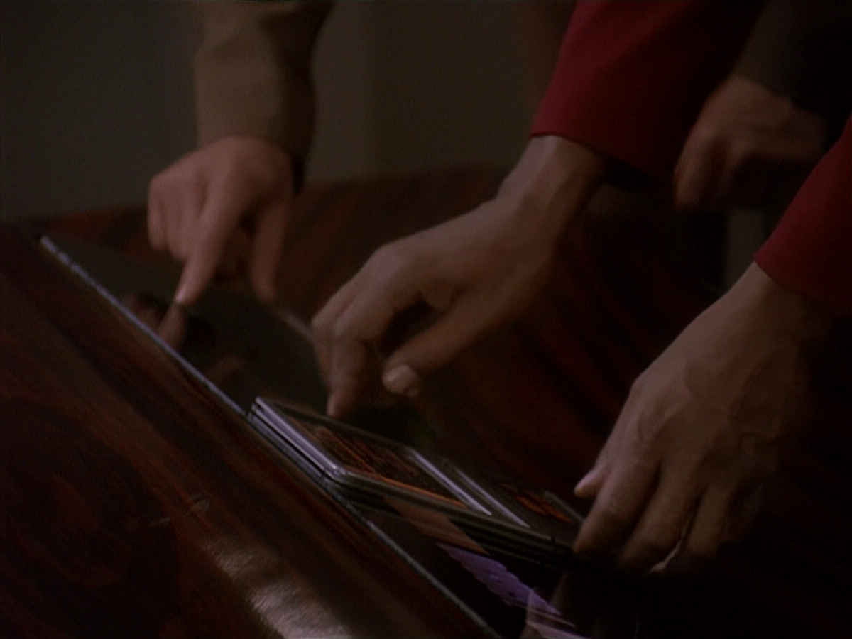 extant_StarTrek_DS9_4x12-ParadiseLost_02292.jpg