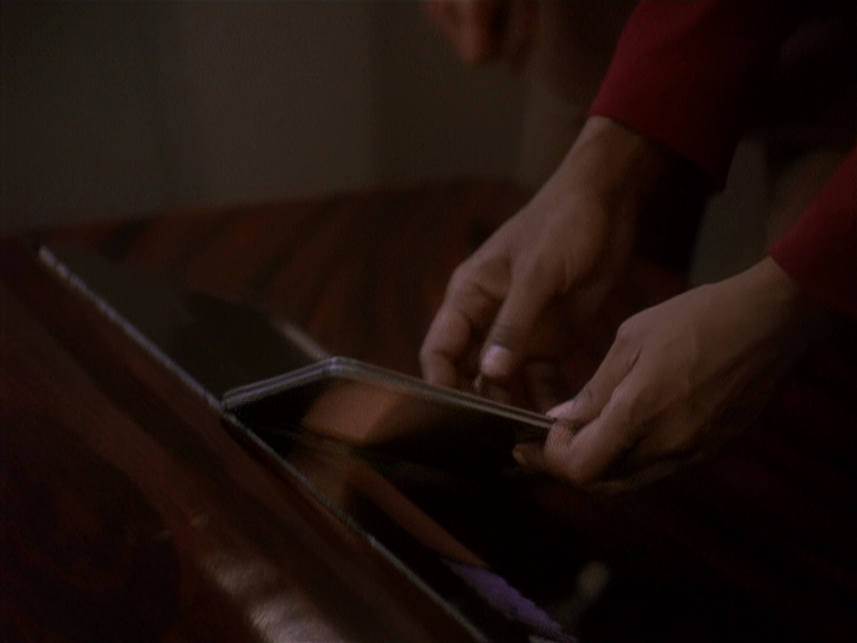 extant_StarTrek_DS9_4x12-ParadiseLost_02293.jpg