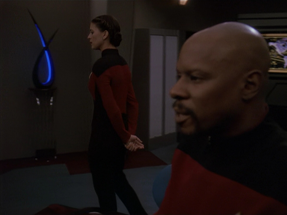 extant_StarTrek_DS9_4x12-ParadiseLost_02349.jpg