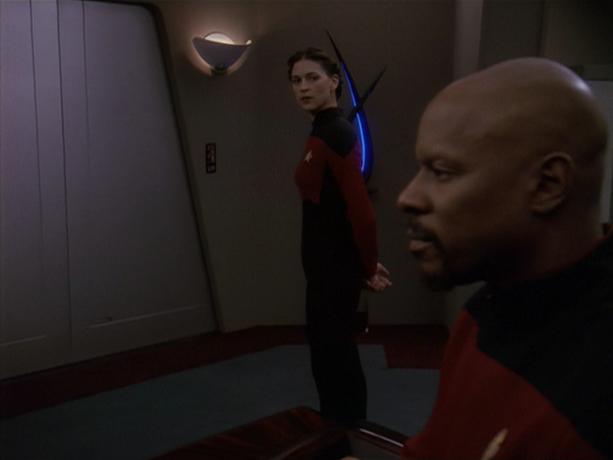 extant_StarTrek_DS9_4x12-ParadiseLost_02352.jpg
