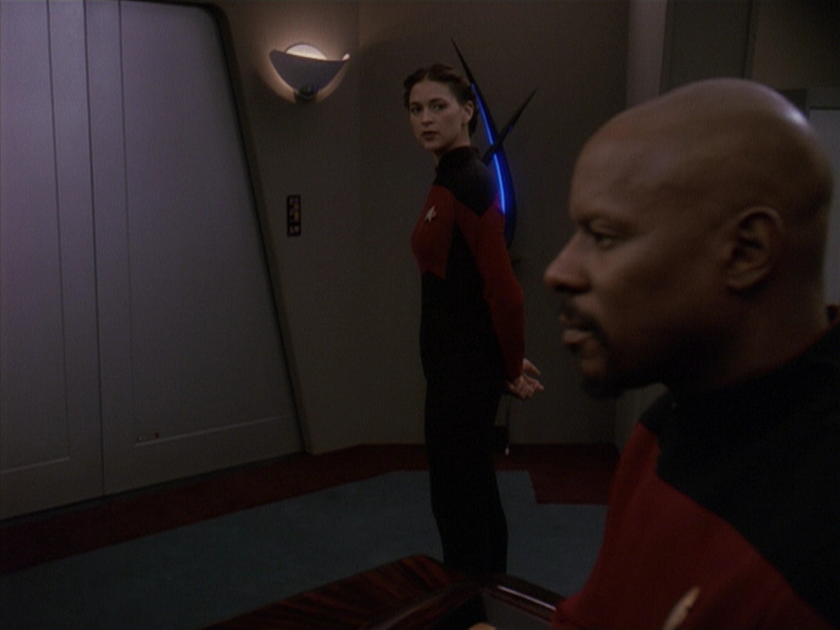 extant_StarTrek_DS9_4x12-ParadiseLost_02355.jpg