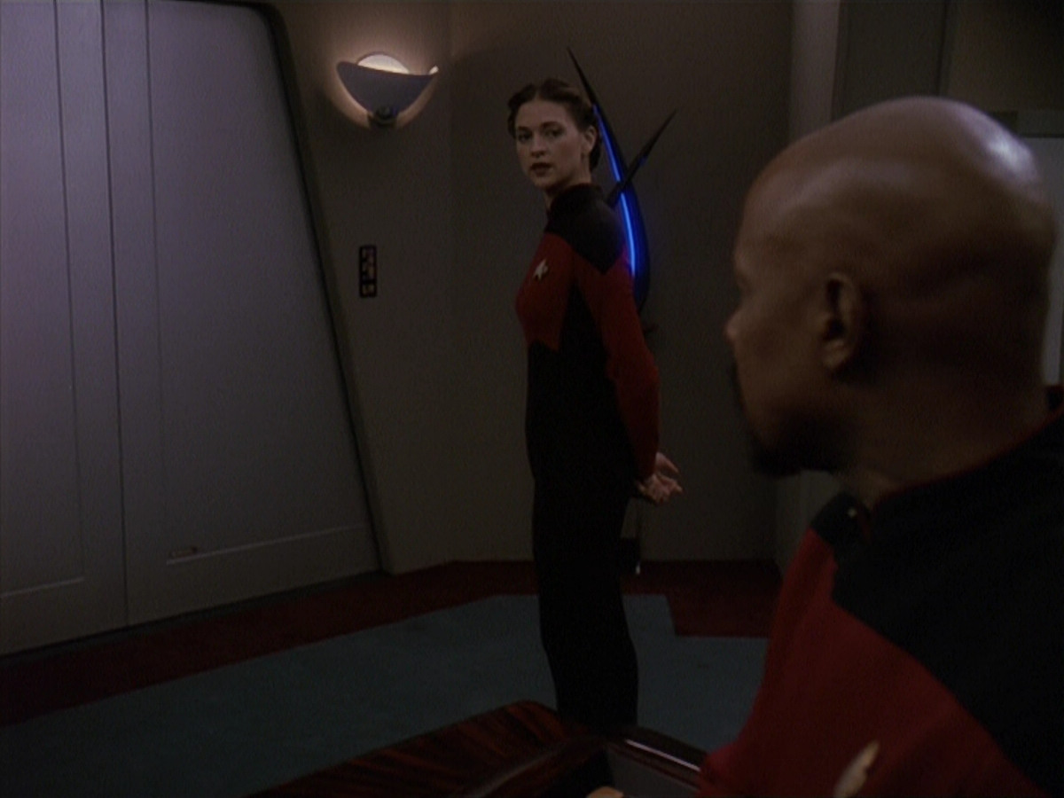 extant_StarTrek_DS9_4x12-ParadiseLost_02357.jpg