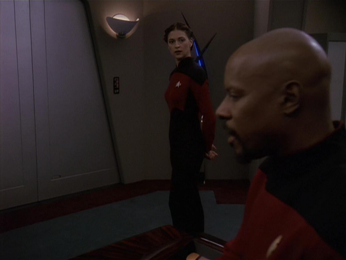 extant_StarTrek_DS9_4x12-ParadiseLost_02361.jpg