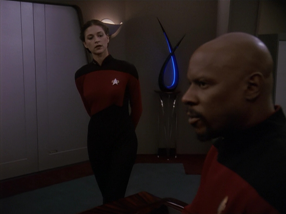 extant_StarTrek_DS9_4x12-ParadiseLost_02365.jpg