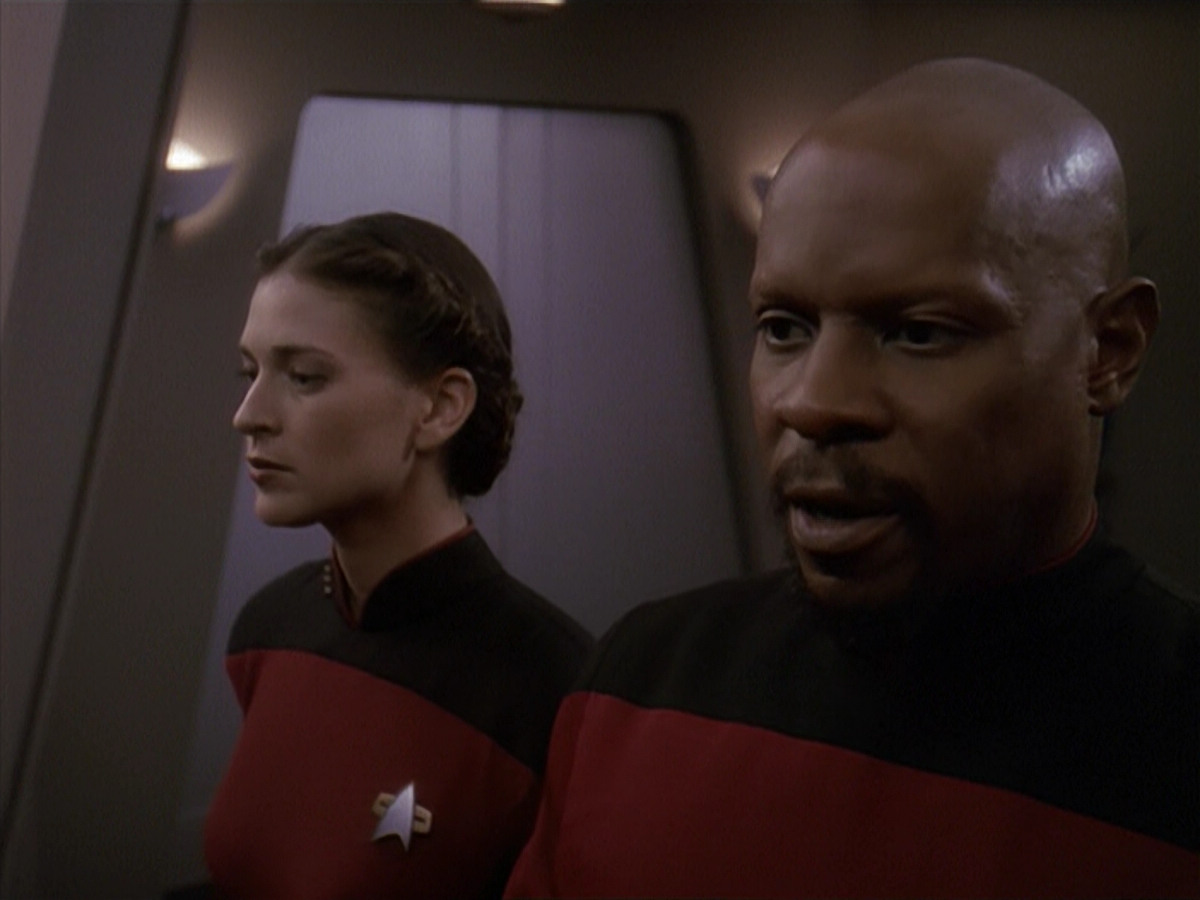 extant_StarTrek_DS9_4x12-ParadiseLost_02376.jpg
