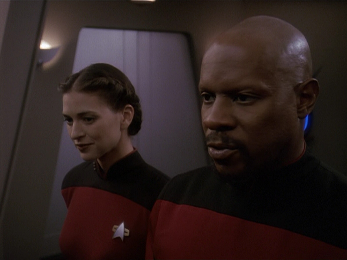 extant_StarTrek_DS9_4x12-ParadiseLost_02381.jpg