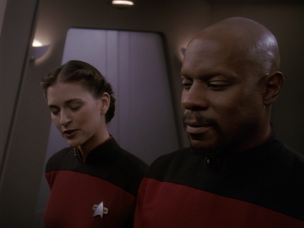 extant_StarTrek_DS9_4x12-ParadiseLost_02388.jpg