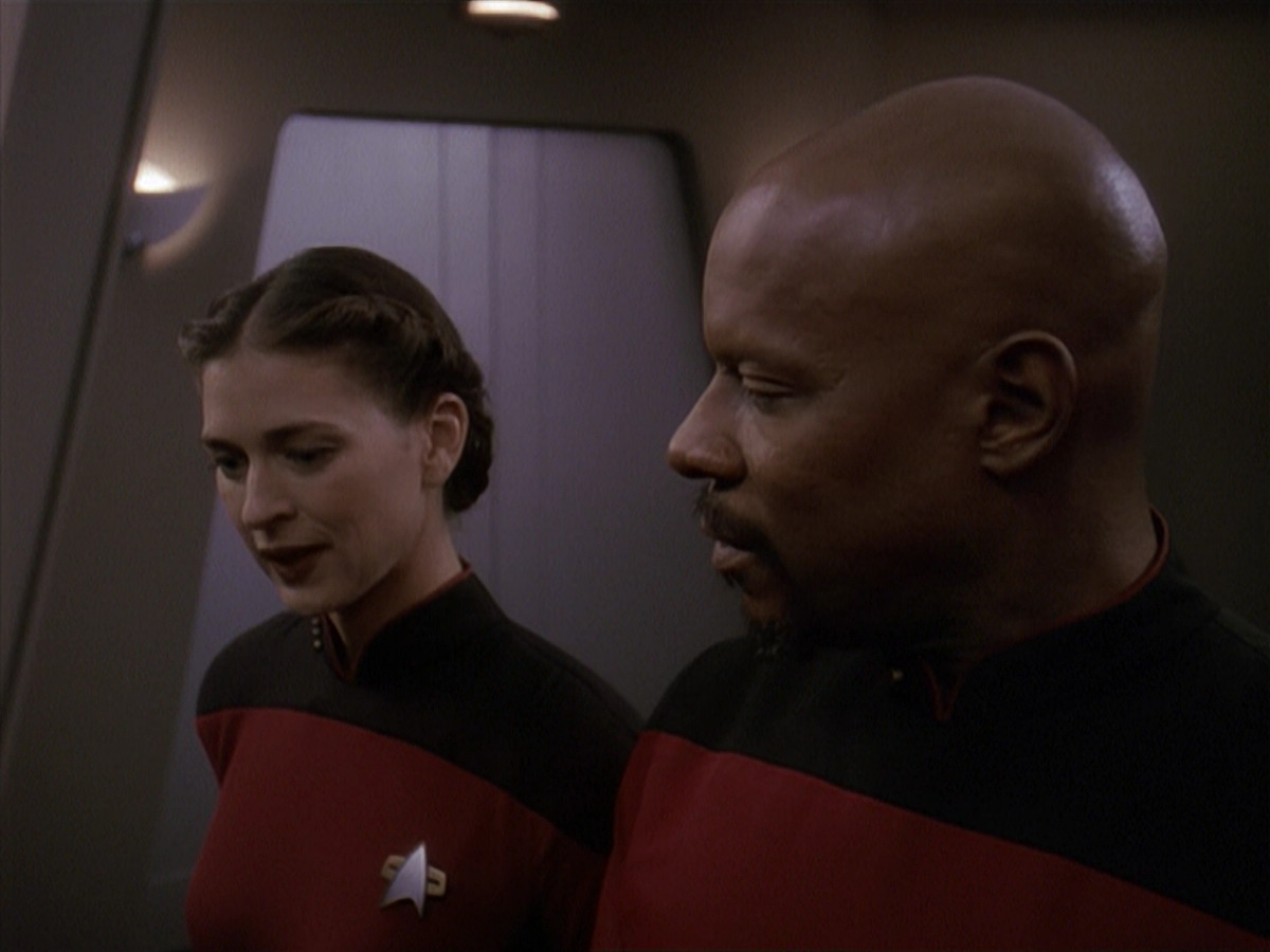 extant_StarTrek_DS9_4x12-ParadiseLost_02390.jpg