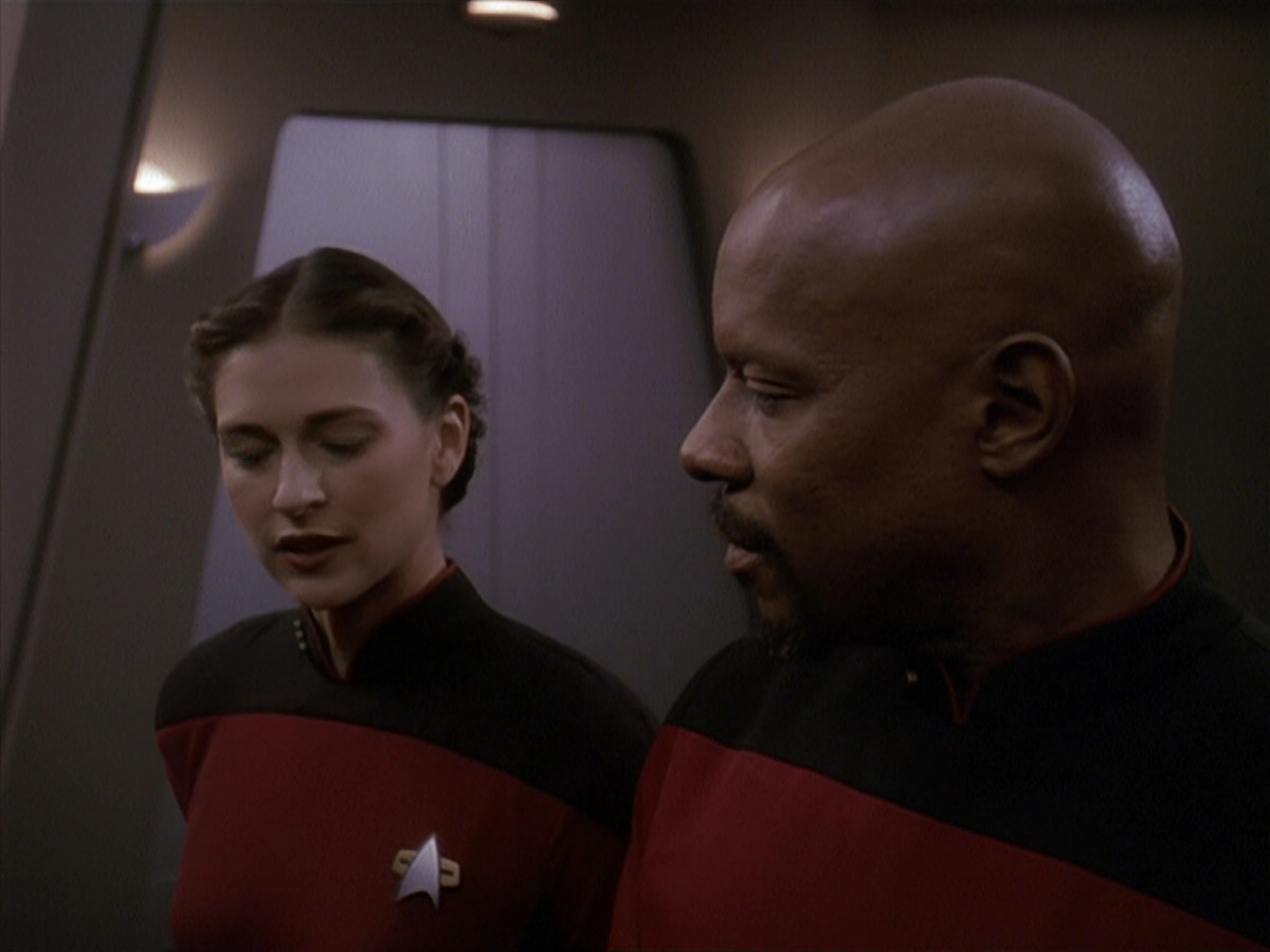 extant_StarTrek_DS9_4x12-ParadiseLost_02392.jpg