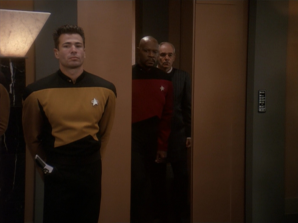 extant_StarTrek_DS9_4x12-ParadiseLost_02404.jpg