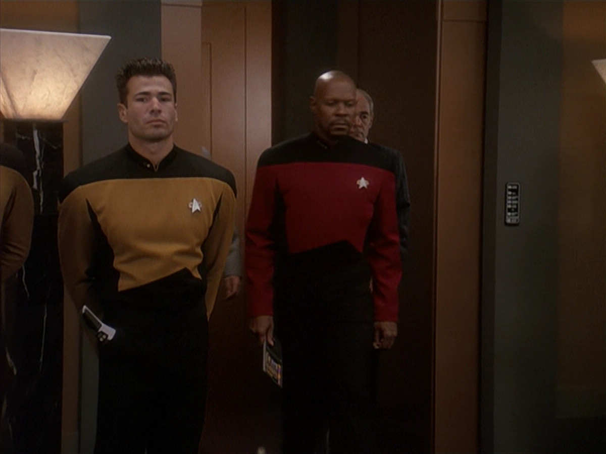 extant_StarTrek_DS9_4x12-ParadiseLost_02405.jpg