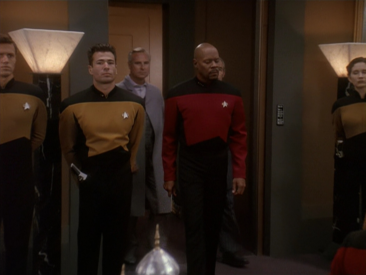 extant_StarTrek_DS9_4x12-ParadiseLost_02406.jpg