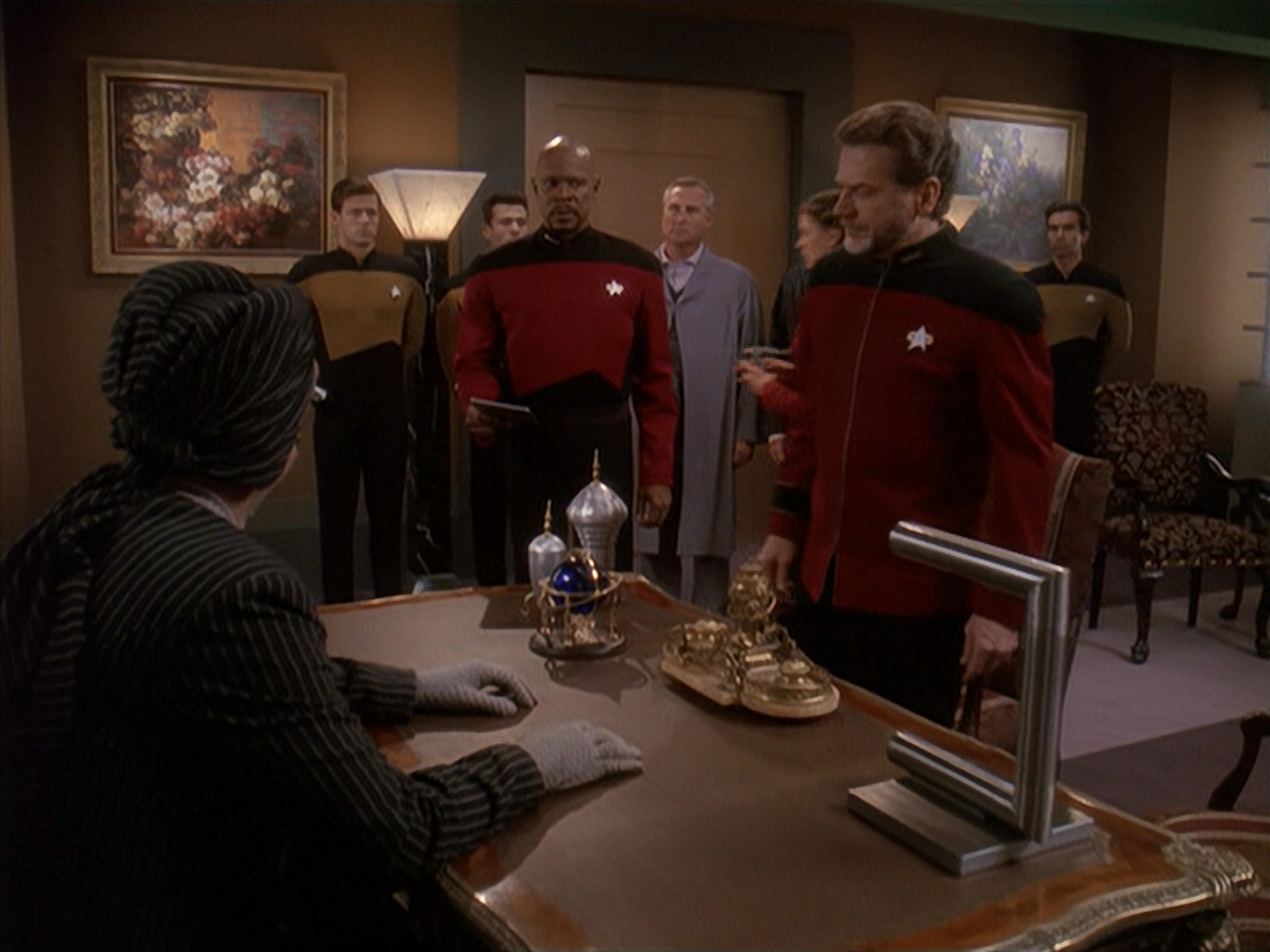 extant_StarTrek_DS9_4x12-ParadiseLost_02413.jpg