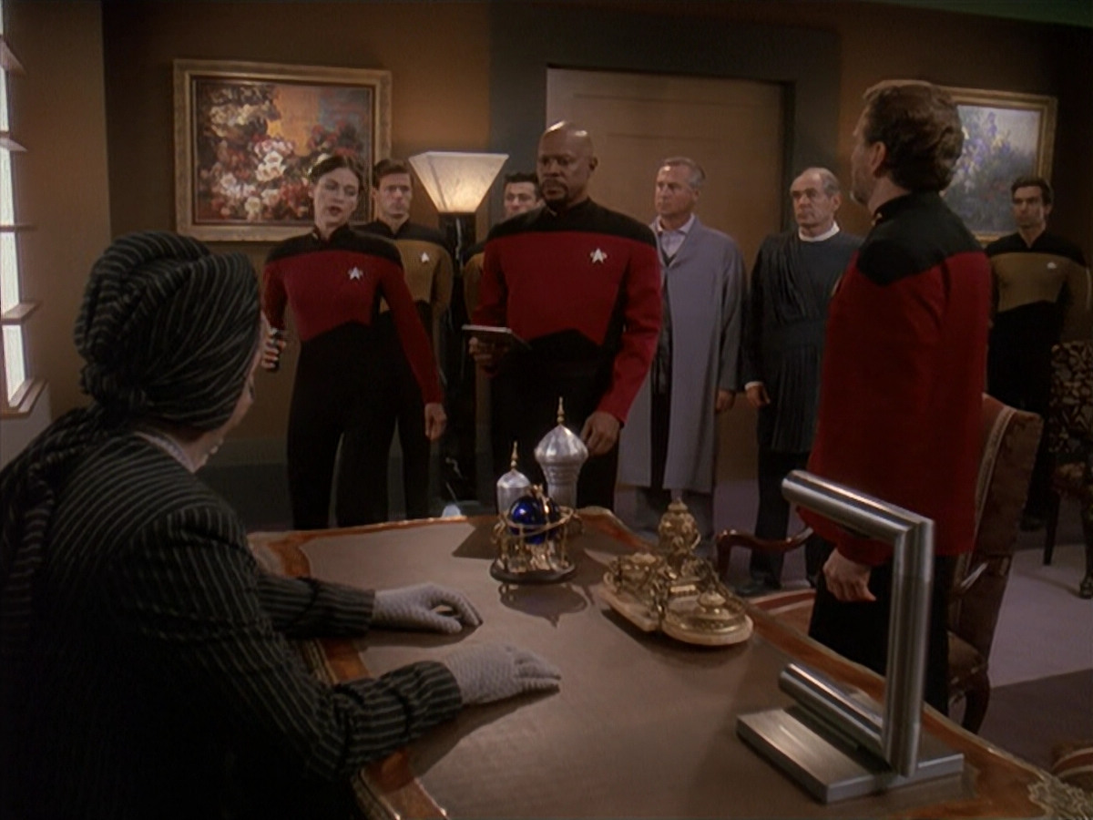 extant_StarTrek_DS9_4x12-ParadiseLost_02415.jpg