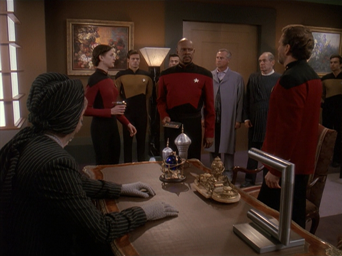 extant_StarTrek_DS9_4x12-ParadiseLost_02416.jpg