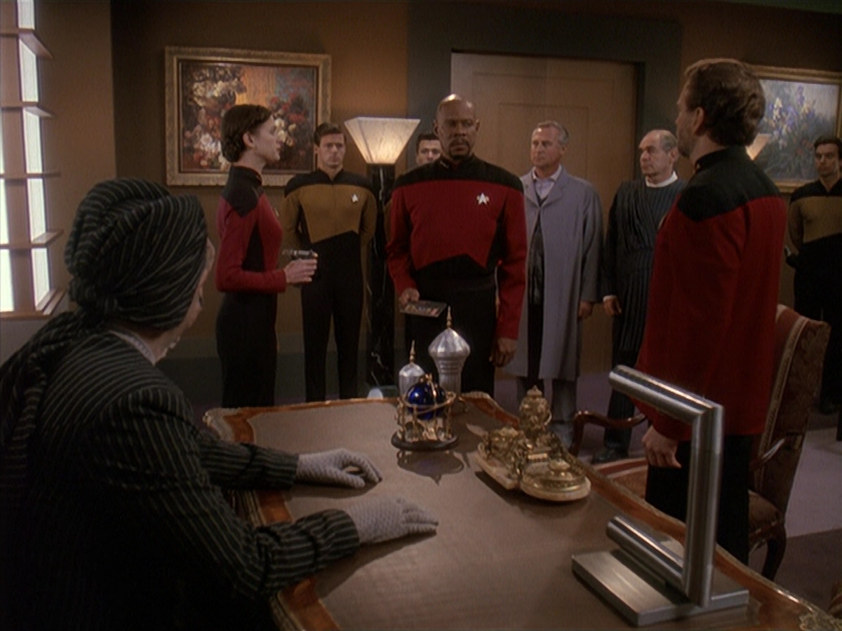 extant_StarTrek_DS9_4x12-ParadiseLost_02418.jpg