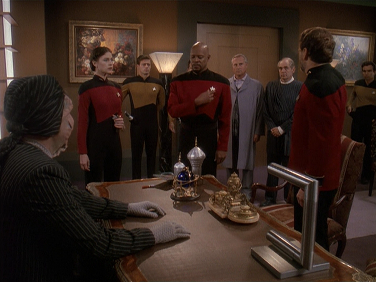extant_StarTrek_DS9_4x12-ParadiseLost_02465.jpg