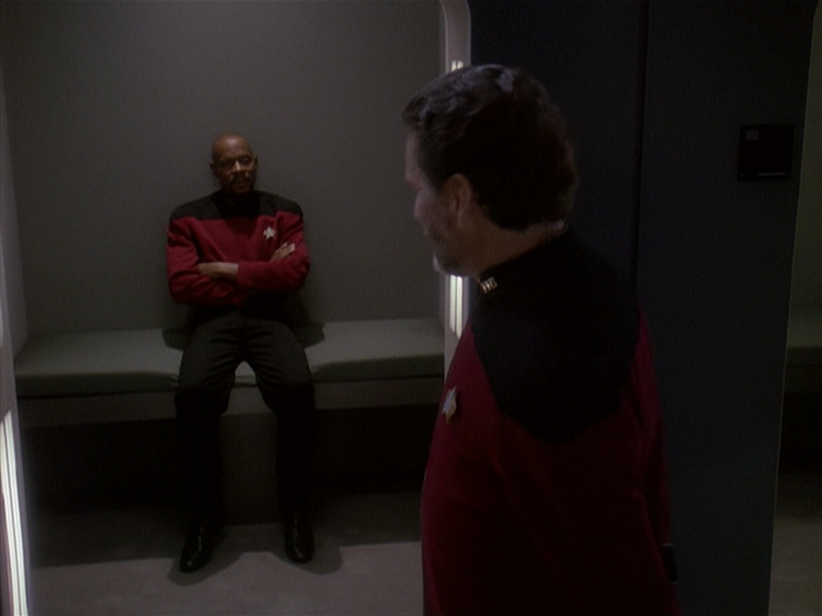 extant_StarTrek_DS9_4x12-ParadiseLost_02554.jpg