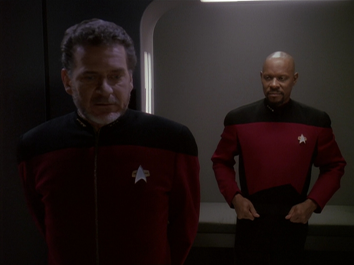 extant_StarTrek_DS9_4x12-ParadiseLost_02564.jpg