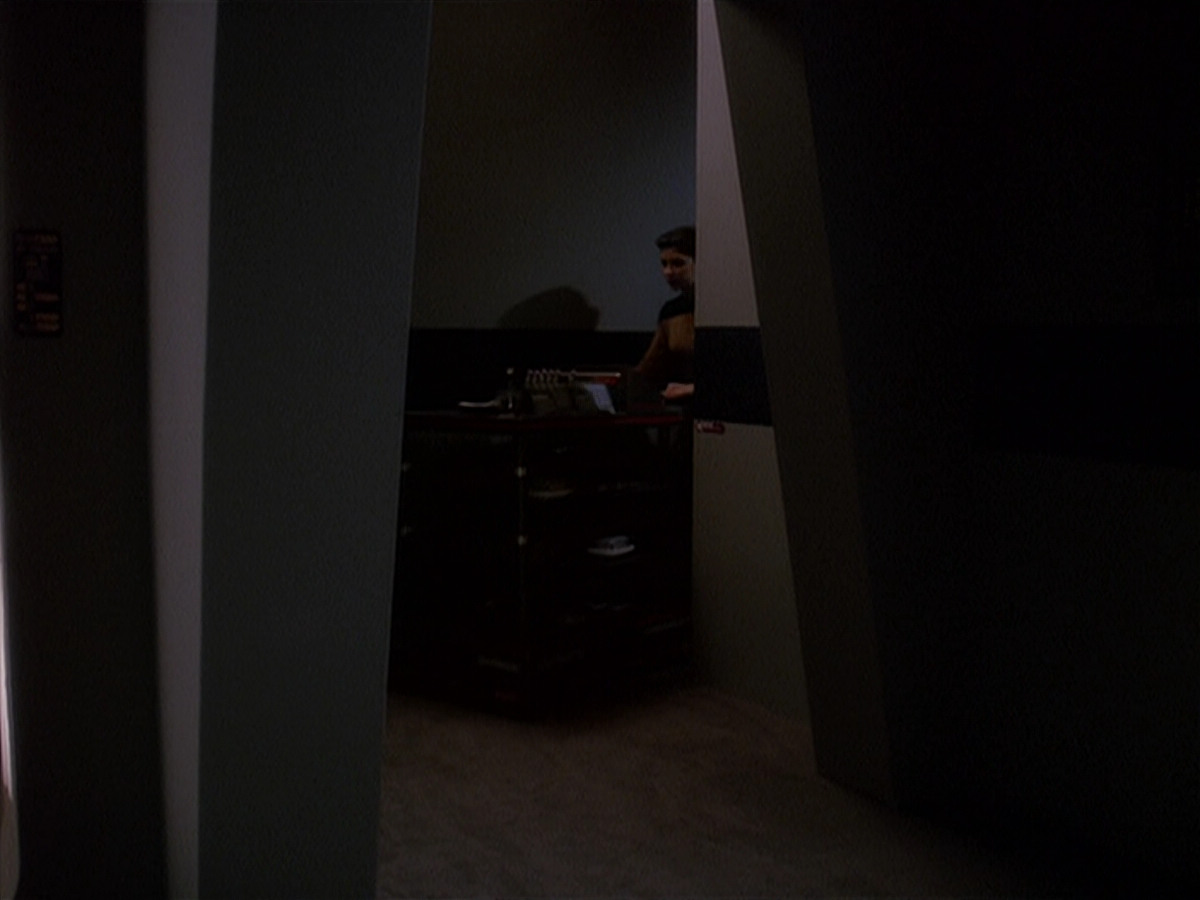 extant_StarTrek_DS9_4x12-ParadiseLost_02660.jpg