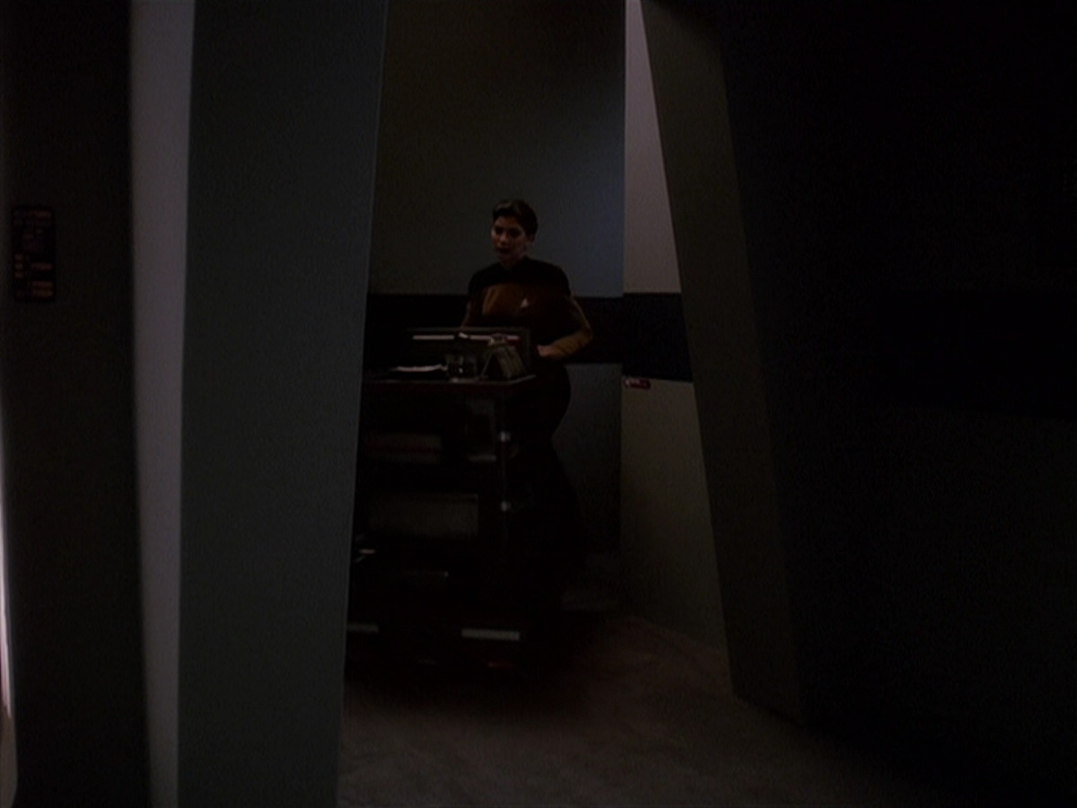 extant_StarTrek_DS9_4x12-ParadiseLost_02661.jpg