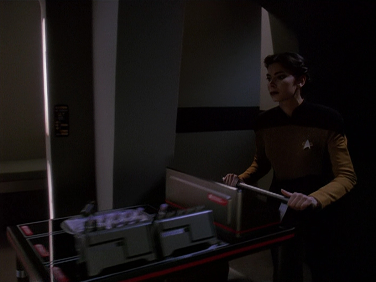 extant_StarTrek_DS9_4x12-ParadiseLost_02666.jpg