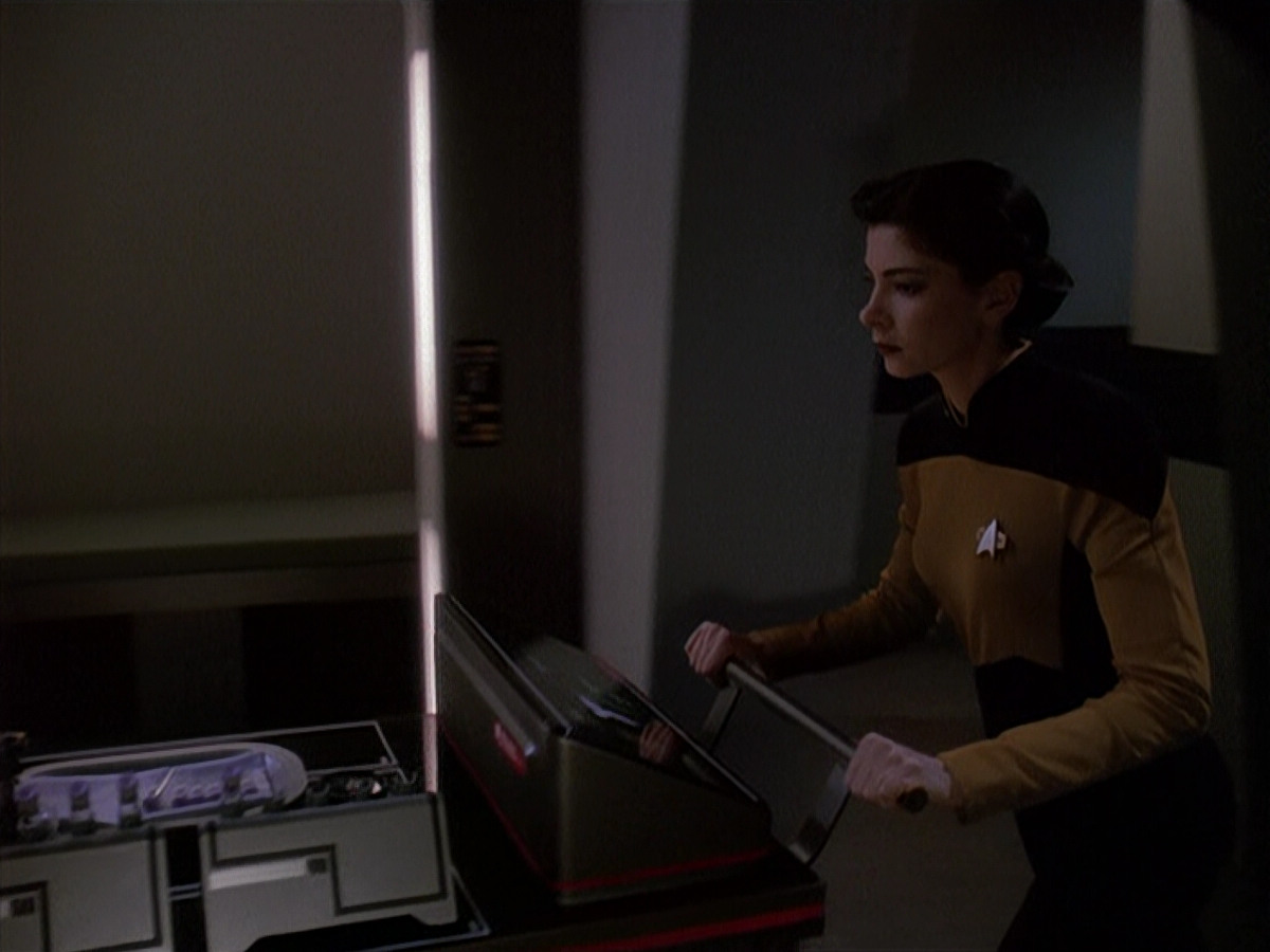 extant_StarTrek_DS9_4x12-ParadiseLost_02667.jpg