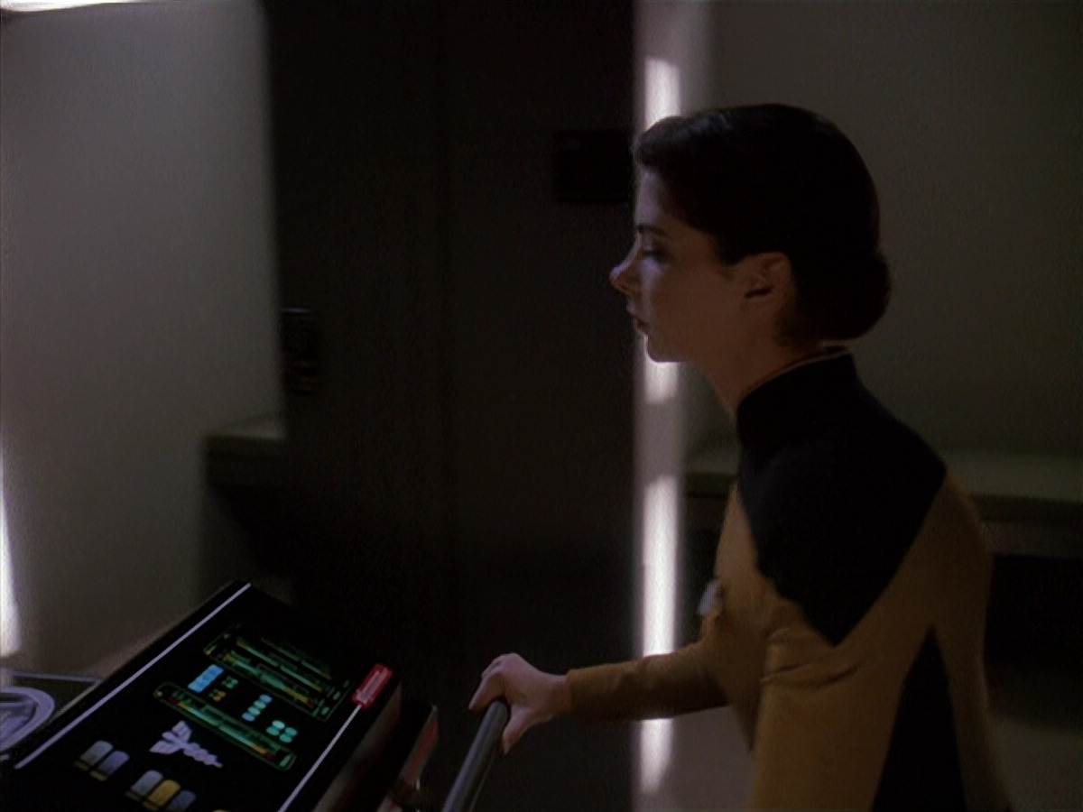 extant_StarTrek_DS9_4x12-ParadiseLost_02669.jpg