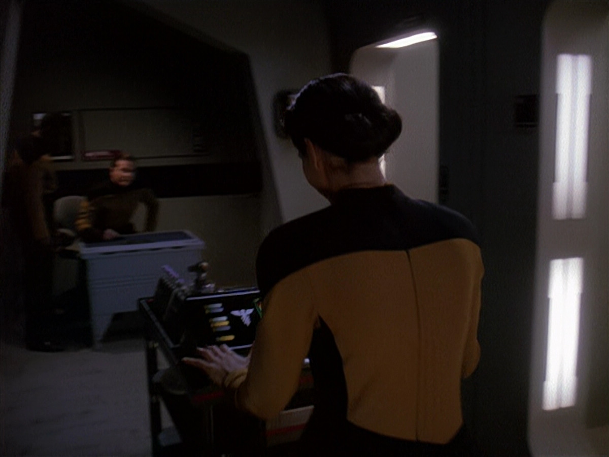 extant_StarTrek_DS9_4x12-ParadiseLost_02671.jpg