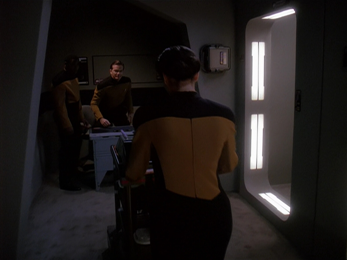 extant_StarTrek_DS9_4x12-ParadiseLost_02672.jpg