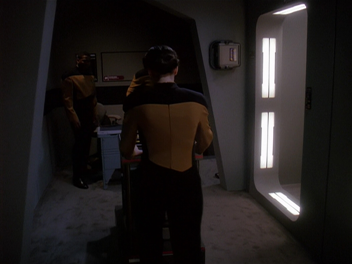 extant_StarTrek_DS9_4x12-ParadiseLost_02673.jpg