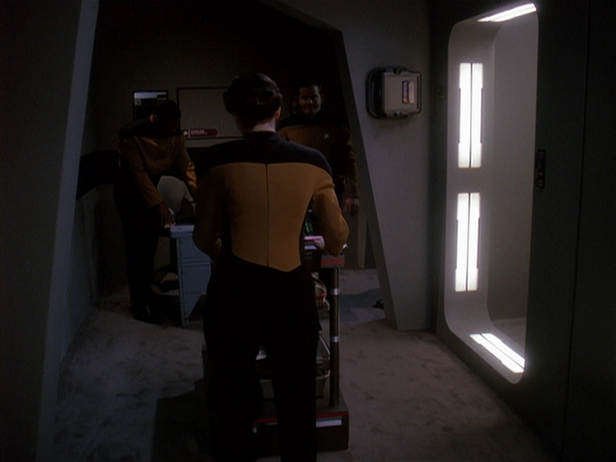 extant_StarTrek_DS9_4x12-ParadiseLost_02675.jpg