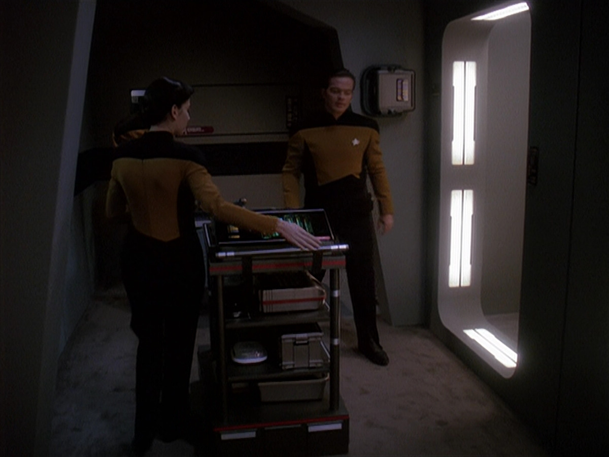 extant_StarTrek_DS9_4x12-ParadiseLost_02677.jpg