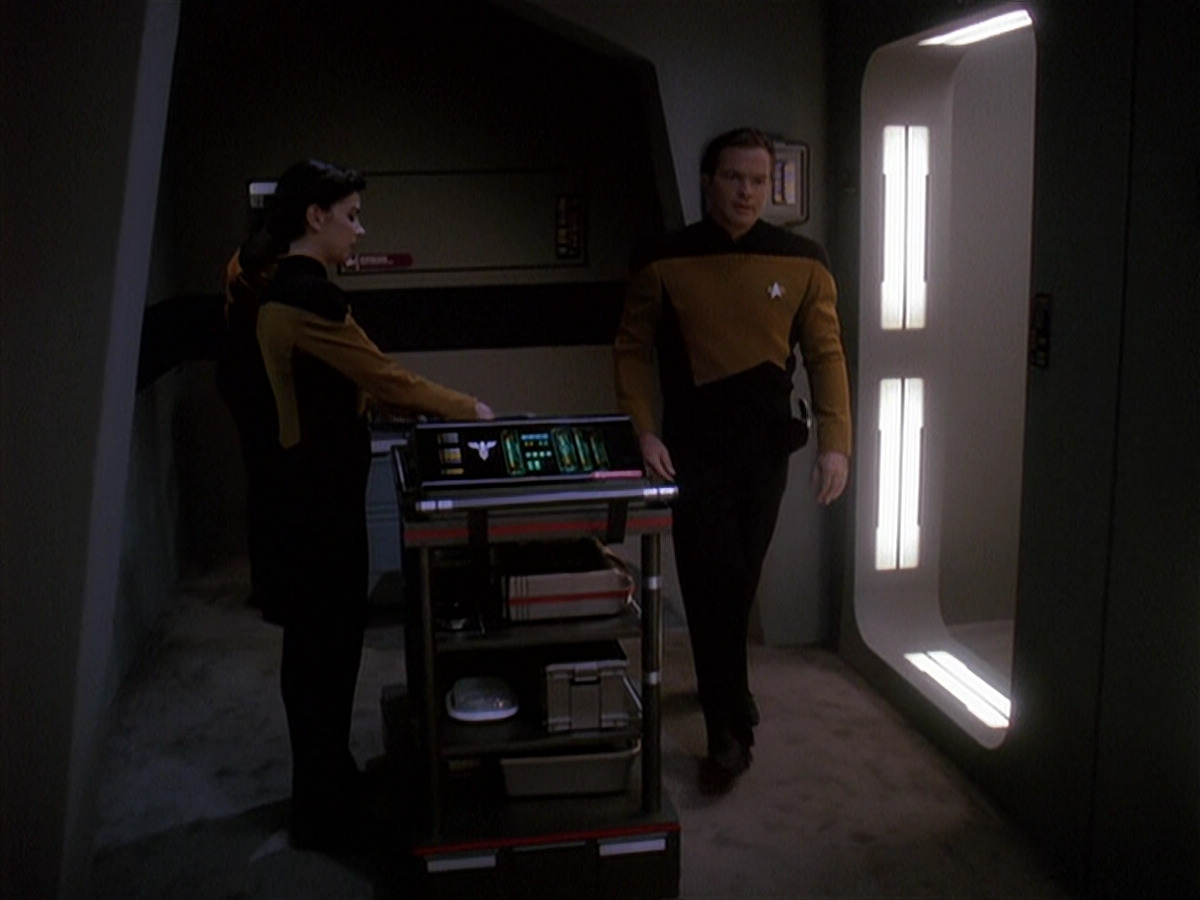 extant_StarTrek_DS9_4x12-ParadiseLost_02678.jpg