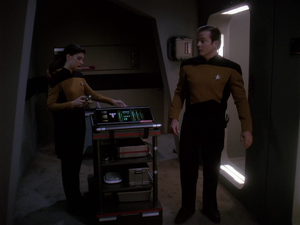 extant_StarTrek_DS9_4x12-ParadiseLost_02680.jpg