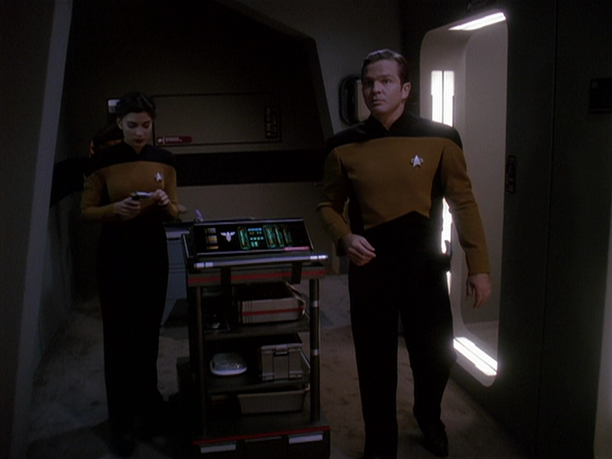 extant_StarTrek_DS9_4x12-ParadiseLost_02681.jpg