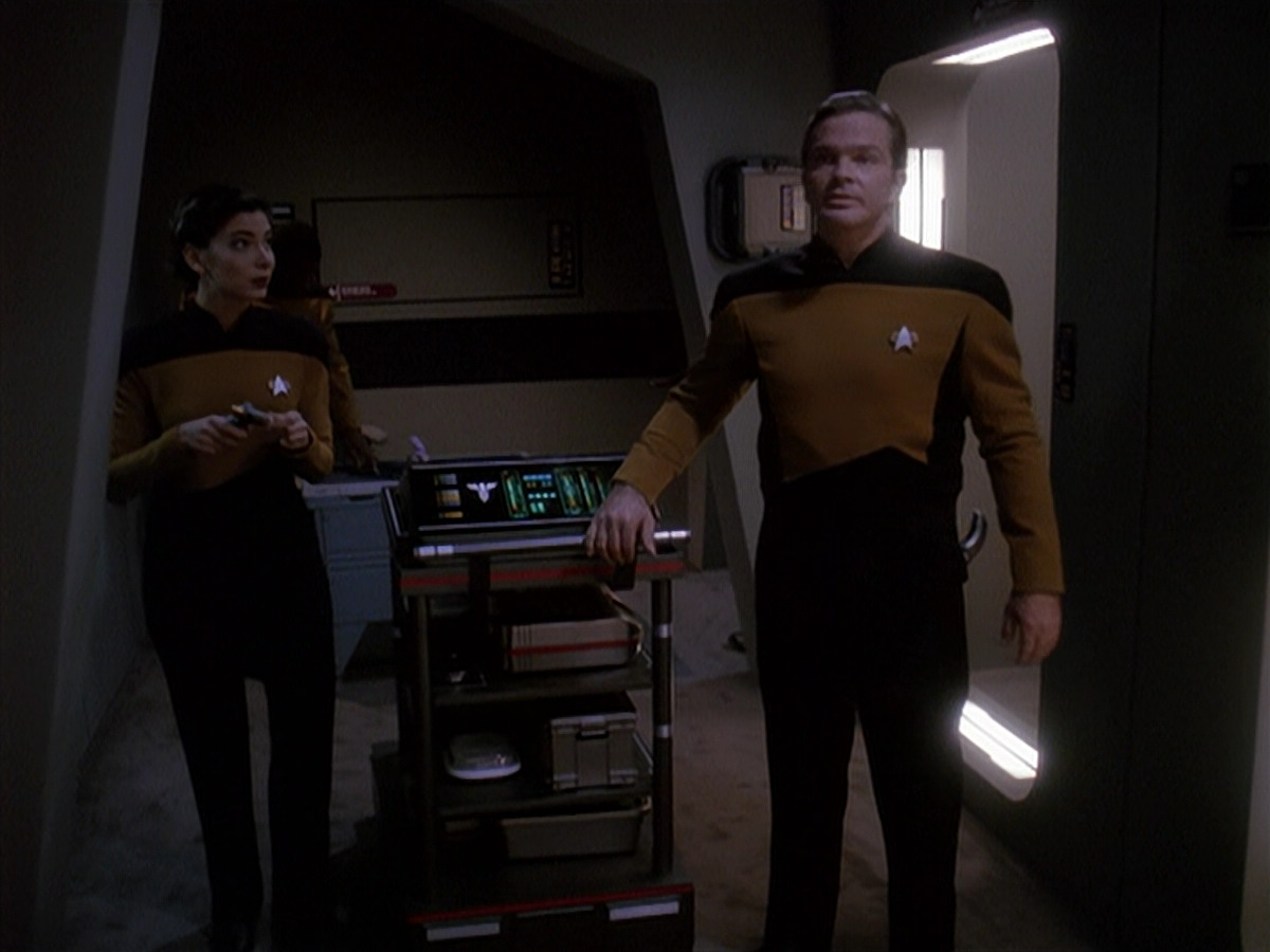 extant_StarTrek_DS9_4x12-ParadiseLost_02682.jpg