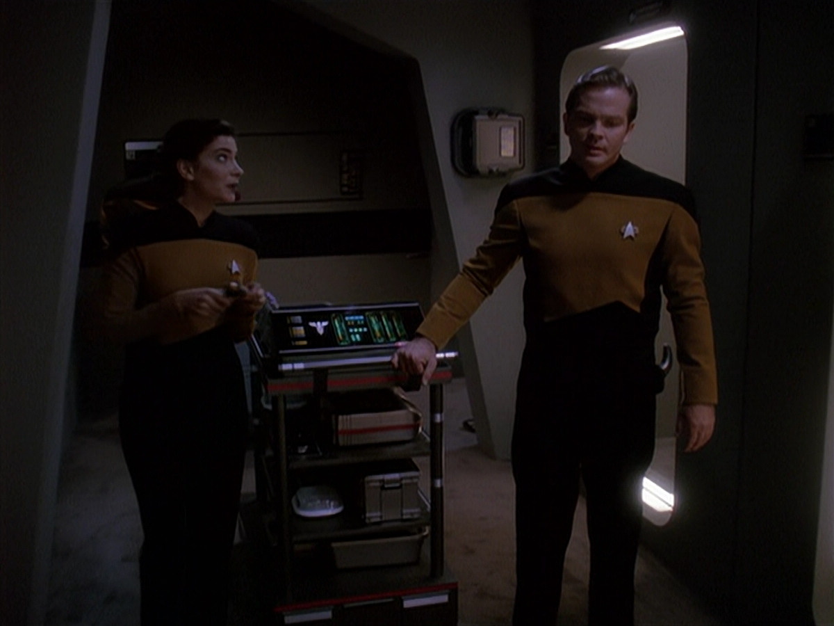 extant_StarTrek_DS9_4x12-ParadiseLost_02683.jpg