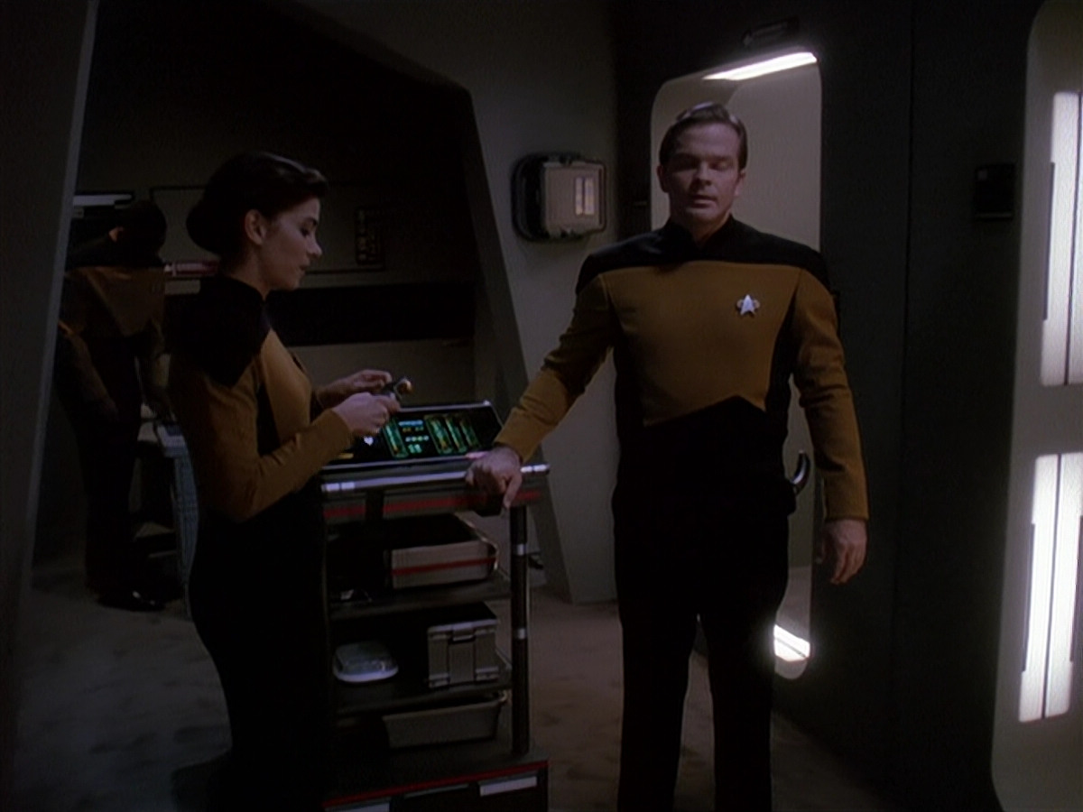 extant_StarTrek_DS9_4x12-ParadiseLost_02684.jpg