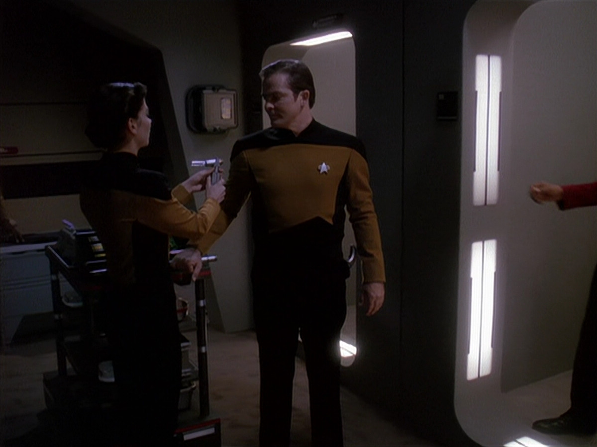 extant_StarTrek_DS9_4x12-ParadiseLost_02686.jpg