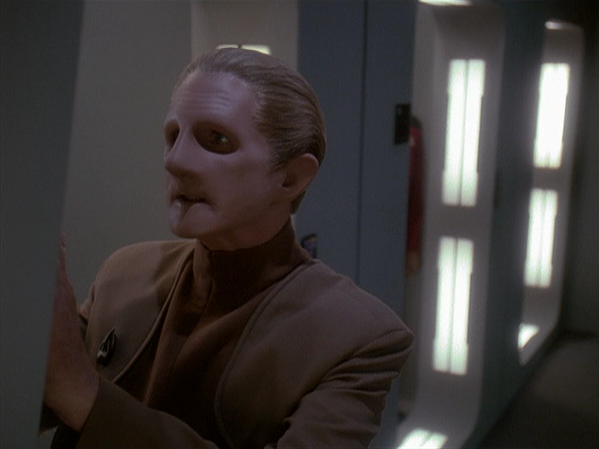 extant_StarTrek_DS9_4x12-ParadiseLost_02719.jpg