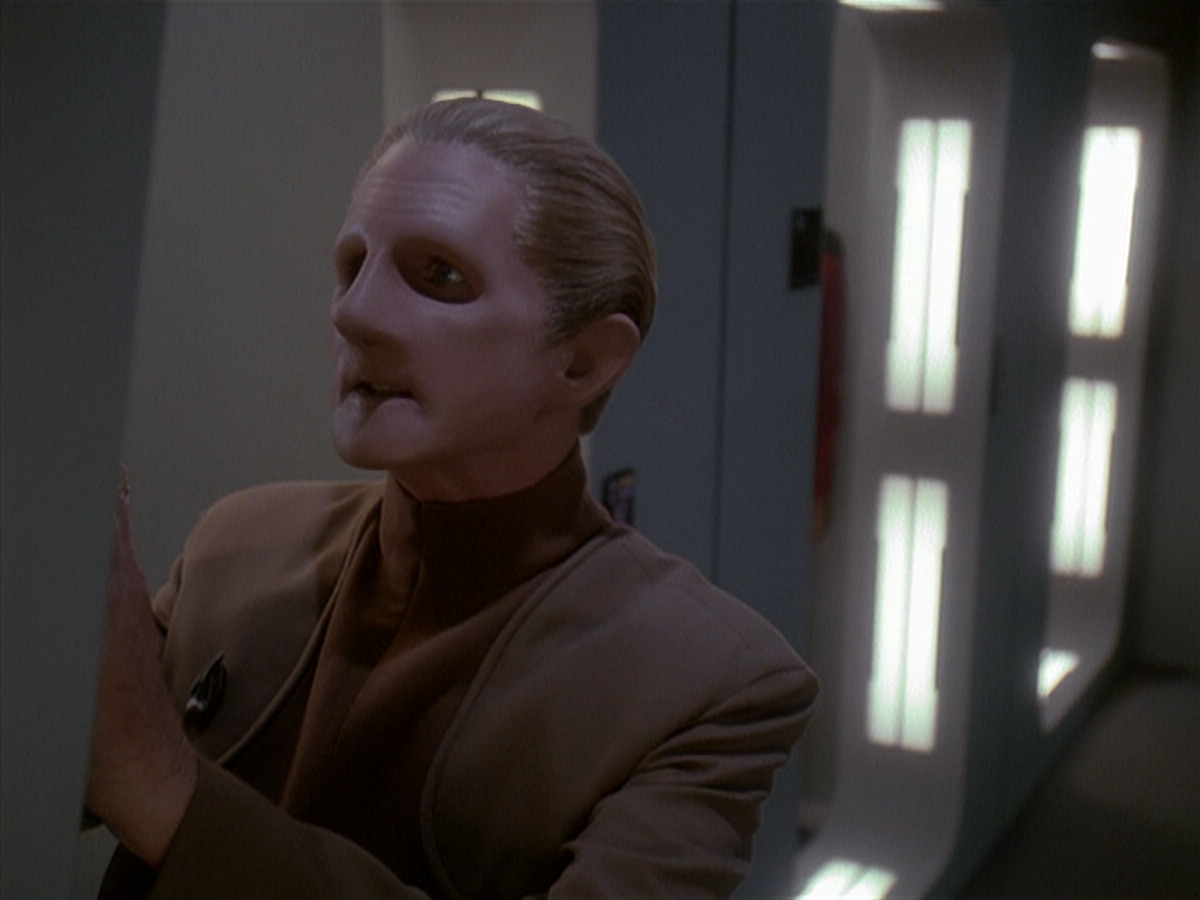 extant_StarTrek_DS9_4x12-ParadiseLost_02721.jpg