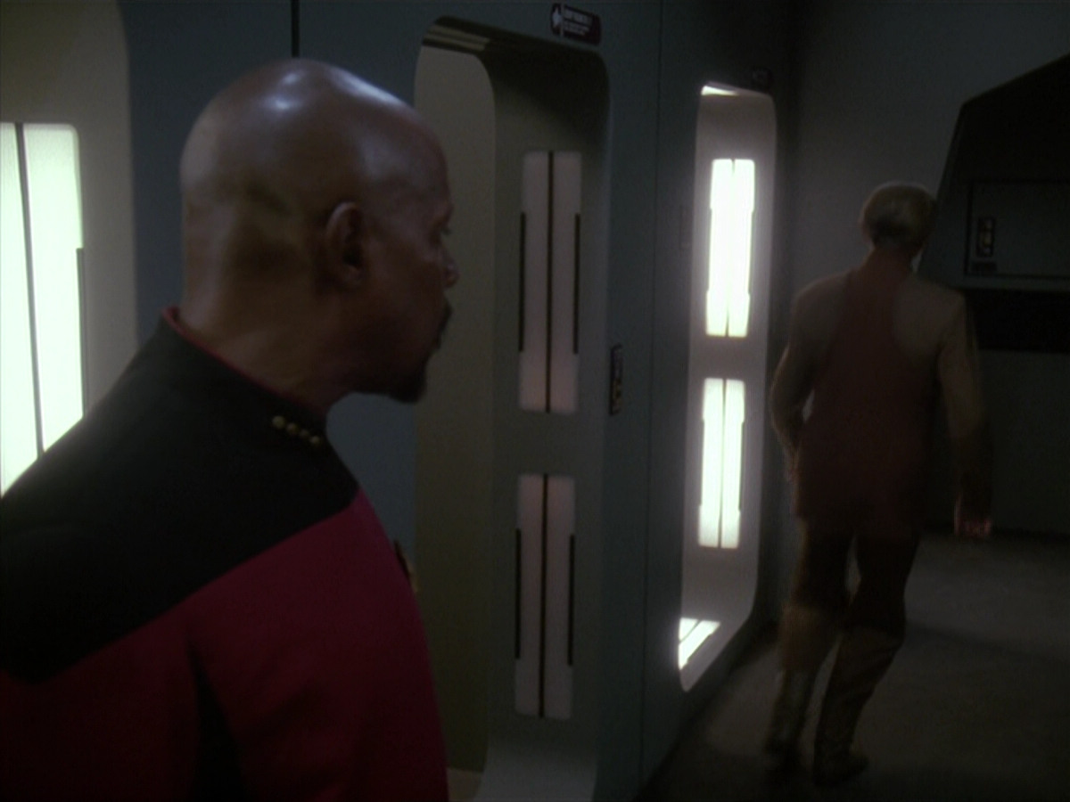 extant_StarTrek_DS9_4x12-ParadiseLost_02763.jpg