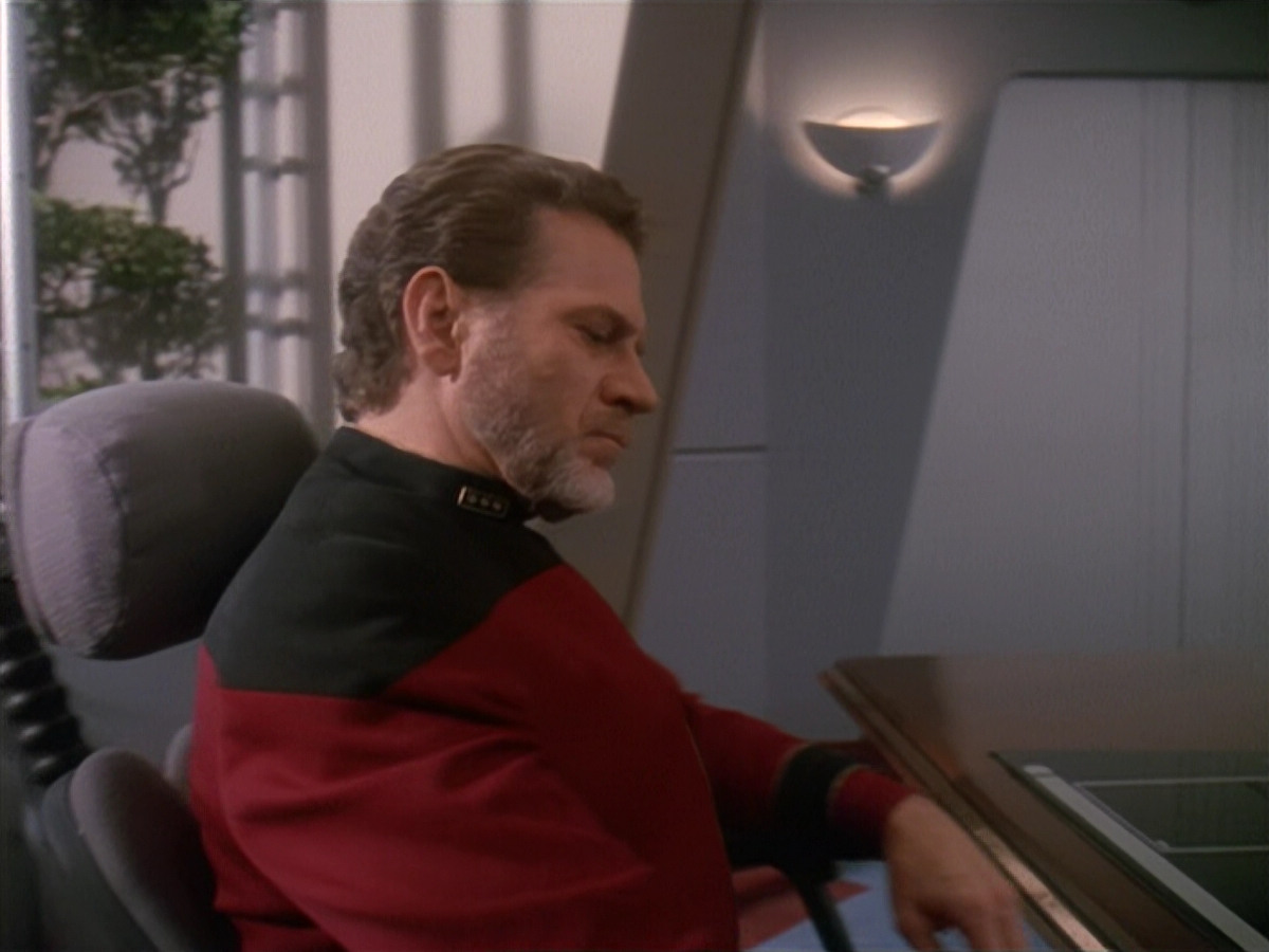 extant_StarTrek_DS9_4x12-ParadiseLost_02782.jpg